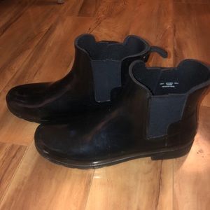 Hunters rain boots
